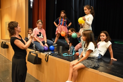 Les classes de teatre tenen lloc al Teatre Margarida Xirgu.