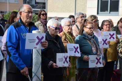 Assistents a la convocatòria amb el lema "Diguem no a les violències masclistes".