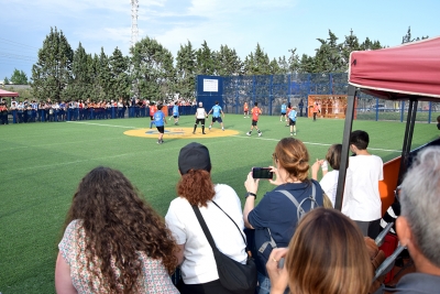 El Cruyff Court ple de veïns i veïnes seguint la fase local del torneig "Salid y disfrutad".