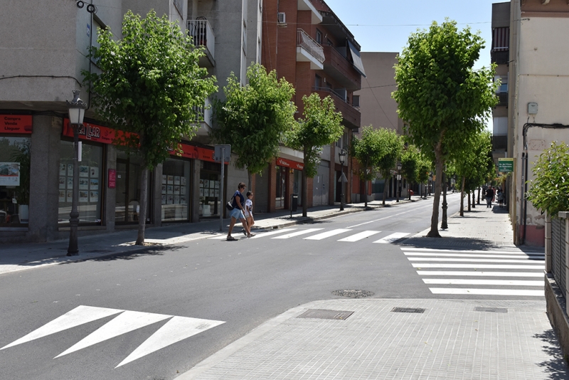 Nou pas elevat entre l'avinguda de l'Onze de Setembre i el carrer de Sant Lluís.