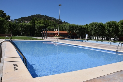 Instal·lacions de les piscines d'estiu.