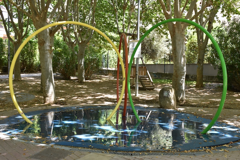 La zona de jocs d'aigua de la plaça de Pau Picasso.