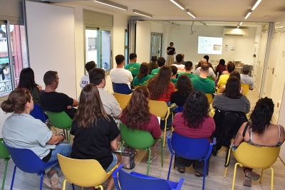 Formació per a entitats i establiments sobre temes d'igualtat, consum responsable d'alcohol i seguretat alimentària.
