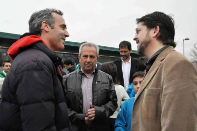 Àlex Corretja amb l'alcalde, José Montero. Al mig, el President del Club Tennis Montornès i al fons el de la Federació Catalana de Tennis