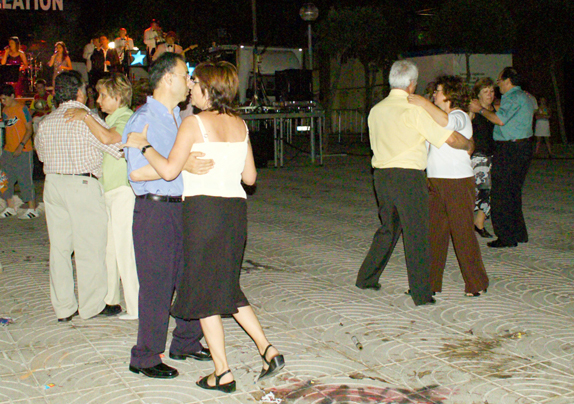 Ball a la plaça del Poble