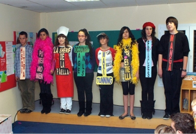 Alumnes de l'Aula Municipal de Teatre (Aniversari de la Biblioteca. Novembre de 2008)