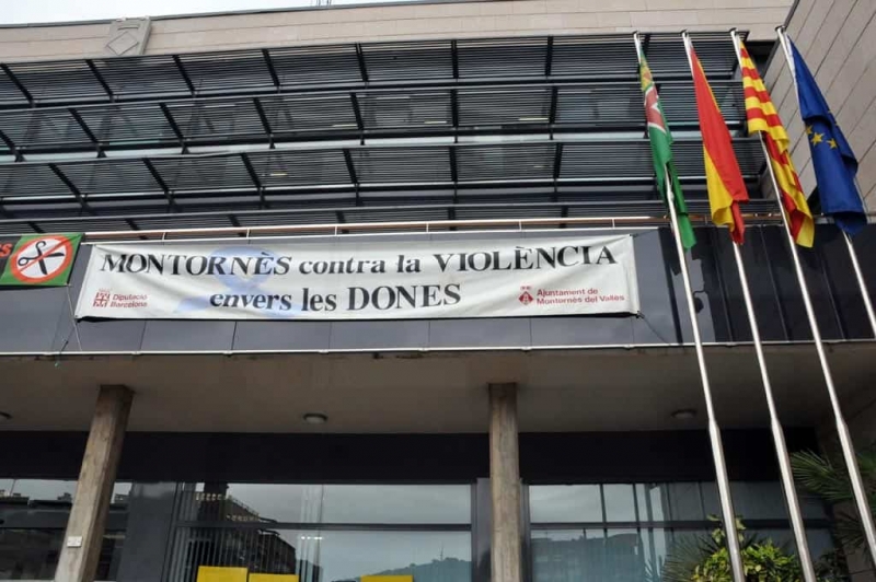 Pancarta al balcó de l'Ajuntament