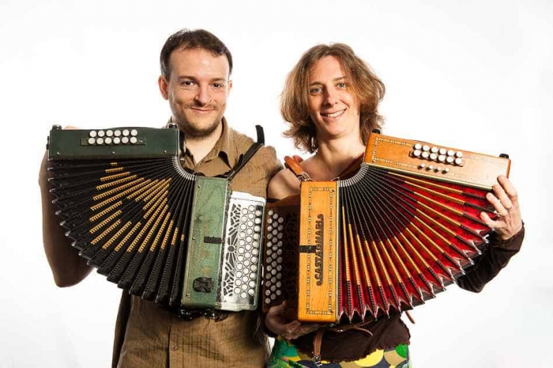 El duo d'acordions diatònics 21 Boutons. Font: http://www.21boutons.com/