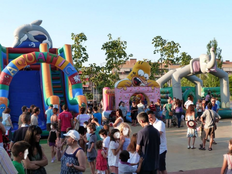 Inflables a la festa de l'AVV Centre Montornès 2013 