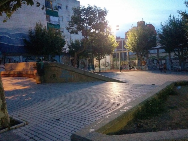 La plaça Joan Miró cap a al tard. Foto: Pla Estel