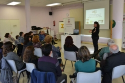 Un moment de la trobada de persones associades a la xarxa del Banc del temps al Casal de Cultura