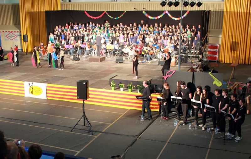 Música, dansa i teatre comparteixen escenari a la Cantata de Sant Jordi