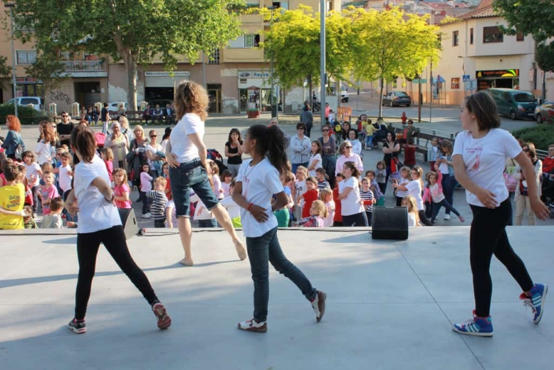 Activitat commemorativa del Dia Internacional de la Dansa (2014), a la plaça de Pau Picasso