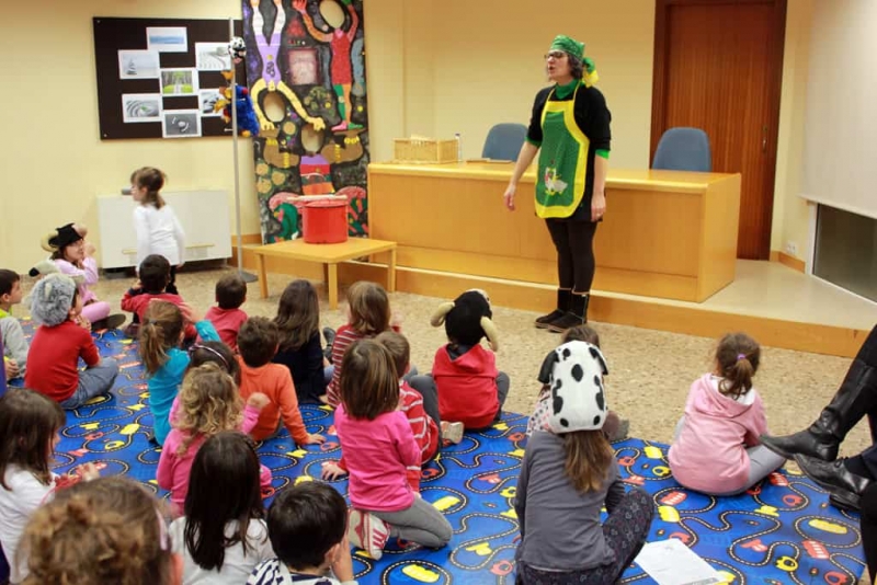 L'hora del conte a la Biblioteca