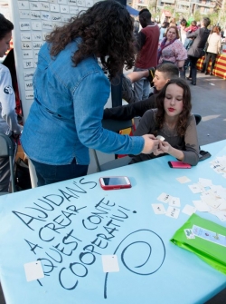 23-04-2015 - Activitats infantils i juvenils a la plaça de Pau Picasso