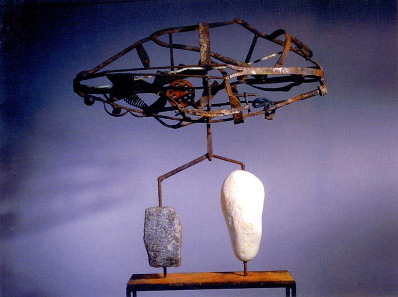 "Diàleg". 83x82x40cm. Ferro i pedra. Any 1997.