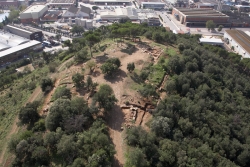 Vista aèria del jaciment de Can Tacó - Turó d'en Roina