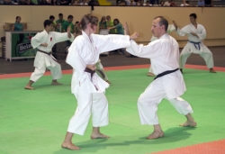 Exhibició de karate al pavelló d'esports