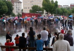 Pluja durant la demostració de dansa i música de Montornès (l'activitat es trasllada al teatre)