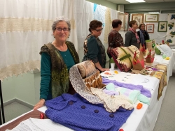 27/11/2015 - Inauguració de l'exposició de labors del grup de costura del Casal de la Gent Gran de Montornès Centre