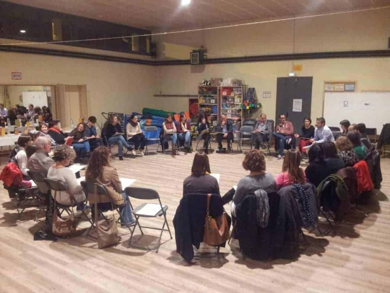 La primera trobada de l'Espai de Debat Educatiu (EDE) va aplegar al voltant de quaranta persones a l'escola Can Parera