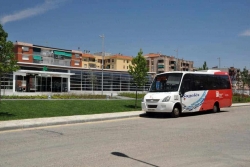 Parada d'autobús al davant de l'estació de rodalies de Montmeló (Imatge d'arxiu)