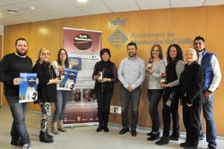 Foto de família de representants municipals i comerciants