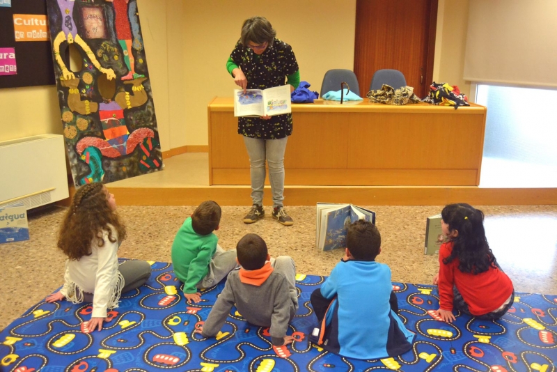 "L'hora del conte" de la Biblioteca