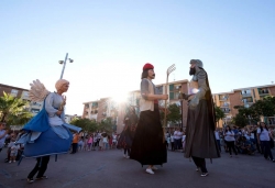 Ball de gegants a la Pl. del Poble