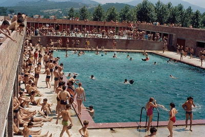 Les piscines de Can Xec l’any 1967. Foto d'Enric Hernández. Col·lecció de Conxita Planell.