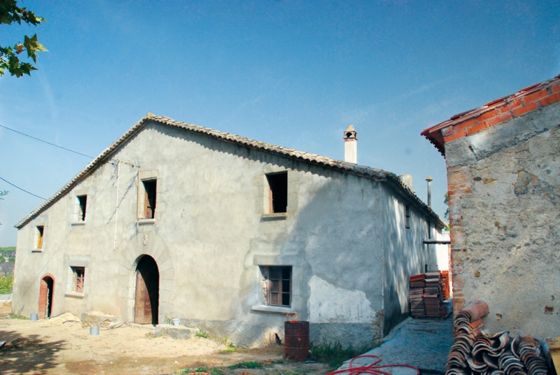 Façana de la masia de Can Galbany