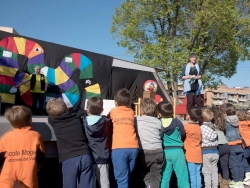 XI Marató de Contes a la plaça de Pau Picasso