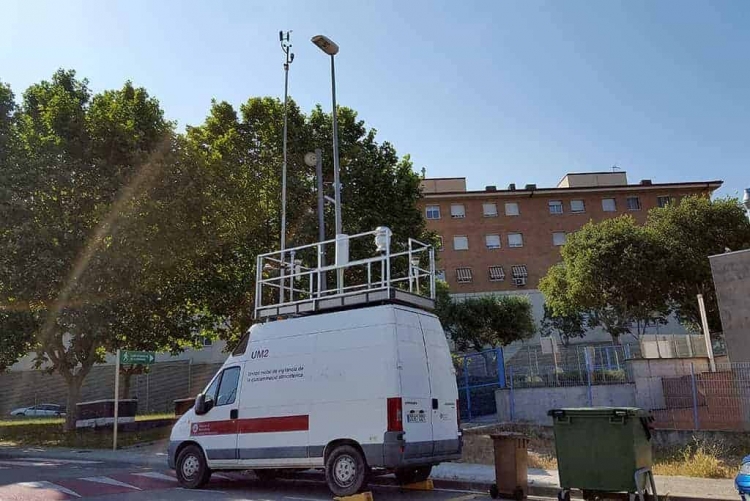 Unitat Mòbil de Vigilància Atmosfèrica al carrer del Vallès