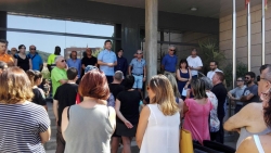 Concentració a la porta de l'Ajuntament