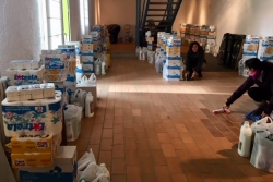 Lot especial d'aliments frescos per a les famílies més necessitades