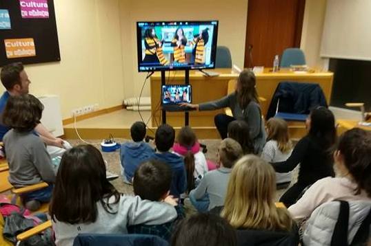 Taller de "booktubers" a la Biblioteca (Font: Biblioteca de Montornès)