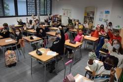 Una classe de l'Escola Palau d'Ametlla amb les mascaretes de la xarxa #CuidemnosMontornès.