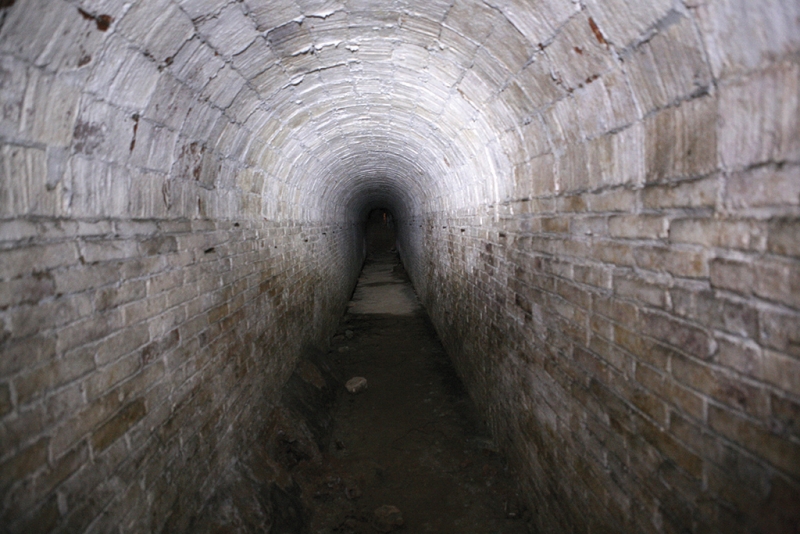 Galeria central del refugi de ca l'Arnau, 2008 (Autor: Pere Cornellas. AMMV)