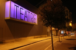 El Teatre Margarida Xirgu, de lila pel Dia Internacional de la Prematuritat.