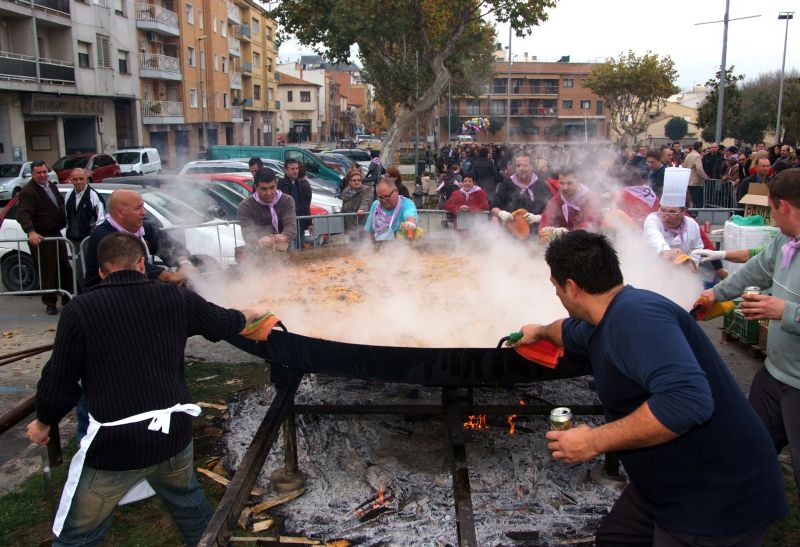 29-11-2009 - XIV Paella popular a la plaça de Pau Picasso