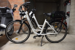 Les dues noves bicicletes elèctriques que la Diputació ha cedit a l'Ajuntament.