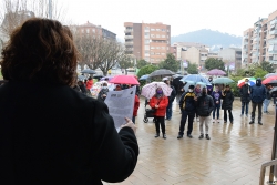 Lectura del manifest institucional a la porta de l'Ajuntament