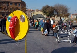 29-11-2007 - Jocs interactius a la plaça de Pau Picasso