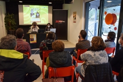 La cap de l'Àrea d'Acció Social, Anna González, amb la regidora de Salut Pública, Mar Garcia.