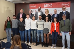 Atletes locals reconeguts, alcaldes i regidors/es dels quatre municipis, i representants d'empreses i entitats a l'acte d'aquest dimecres.	