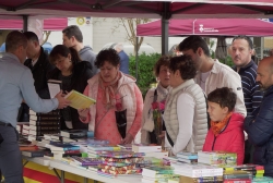 Més paradetes a la plaça de Pau Picasso.