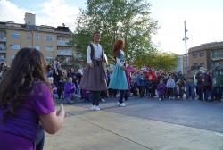 Ball amb la colla infantil dels Gegants de Montornès.