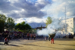 Espectacle pirotècnic amb el Ball de Diables i Drac de Montornès.