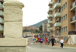 Pas per l'avinguda de la Llibertat, a tocar del Terminus Augustalis