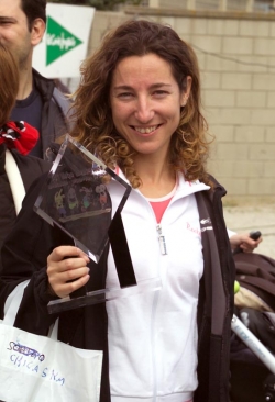 Anna Padrós, la primera atleta local en arribar a la meta